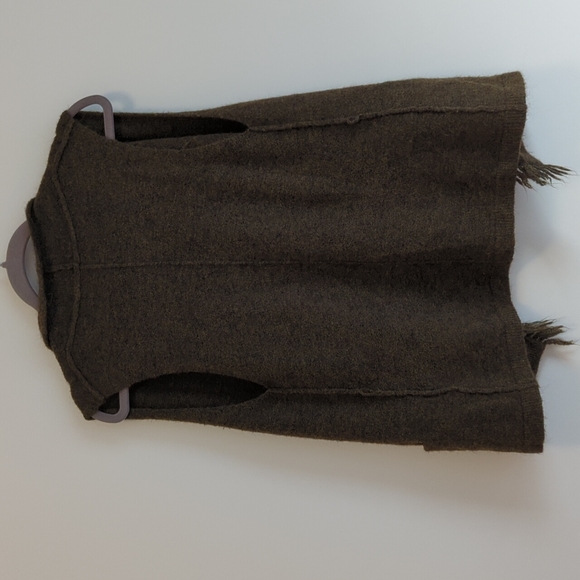 Wilfred Free Fei Fei Alpaca sweater vest. - Picture 4 of 7